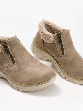 Like NEW❗️Skechers Taupe Water Repellent Vegan Ankle Boots with Faux Fur Collar